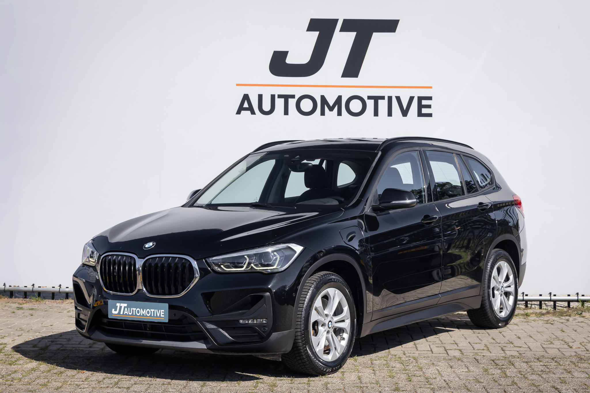 BMW X1 Xdrive25e Executive hyb Elektrische kofferbak | Cruise Control | Dab | pdc | klimaat control | voorruitverwarming 2021 - voorkant