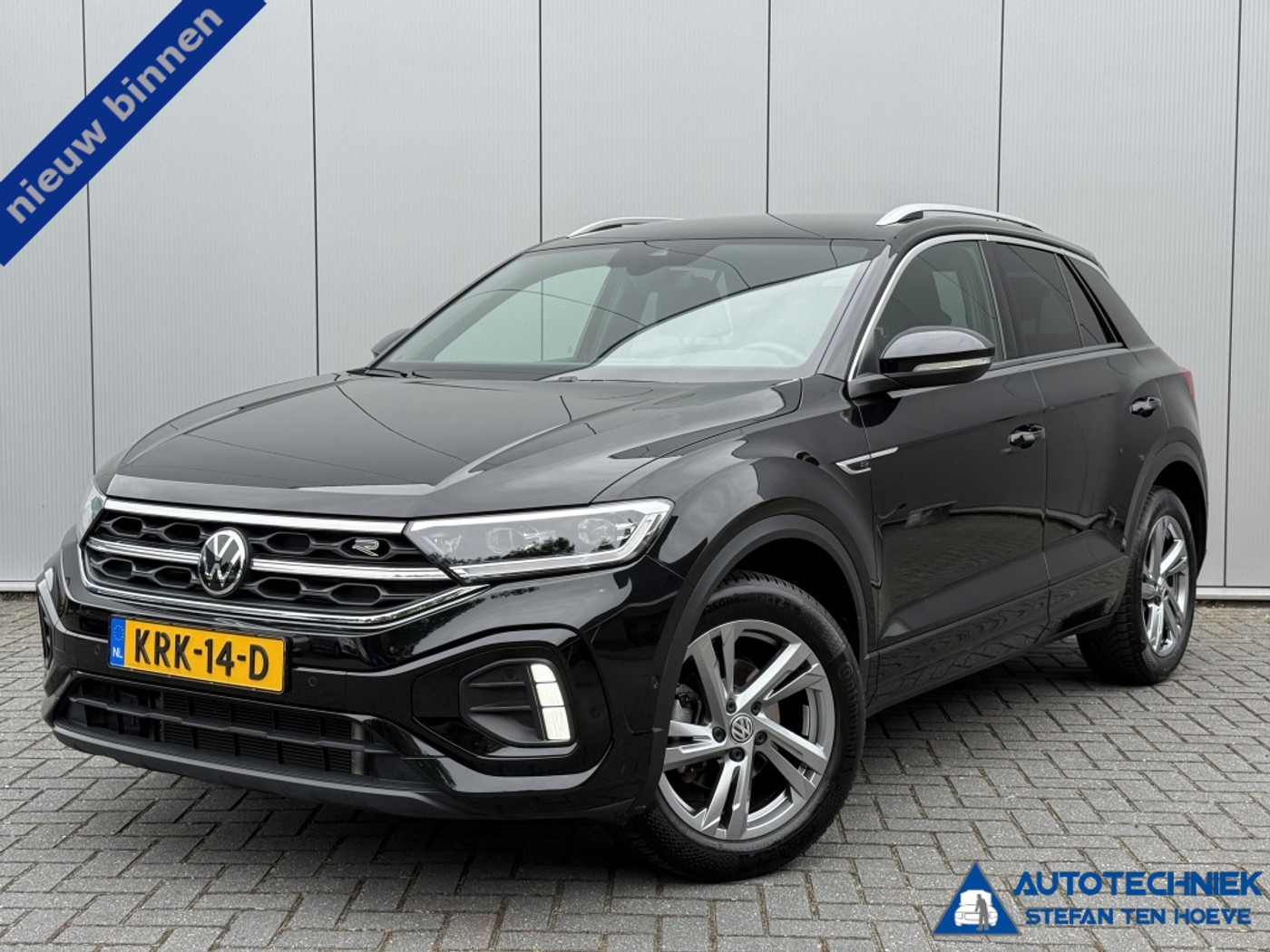 Volkswagen T-roc 1.5 TSI R-Line Carplay Camera Led Acc Trekhaak 2025 - voorkant
