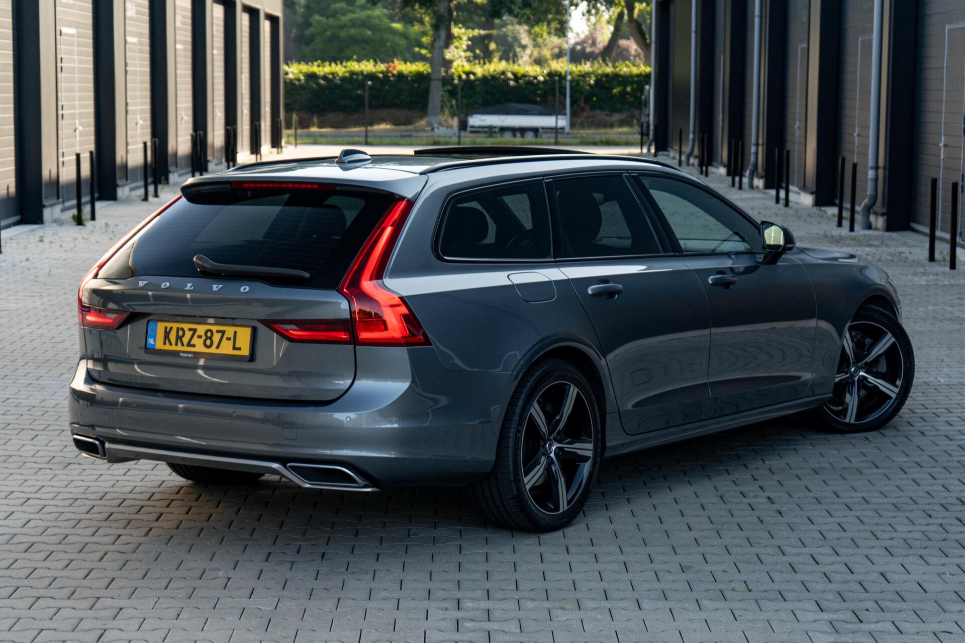 Foto van Volvo V90 T8 Twin Engine