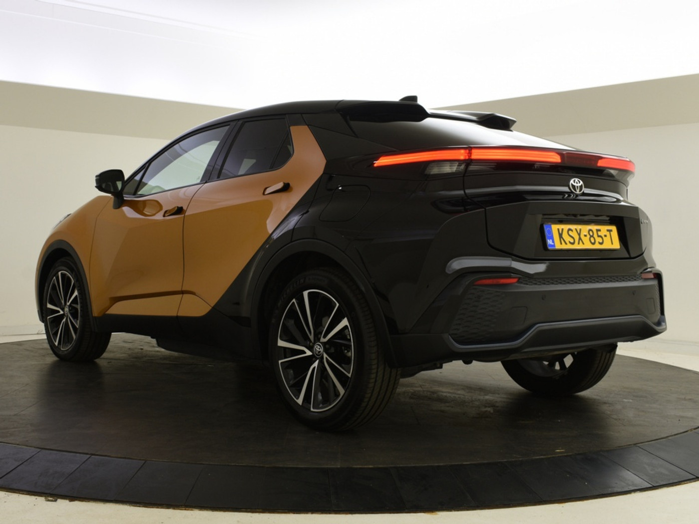 Foto van Toyota C-hr
