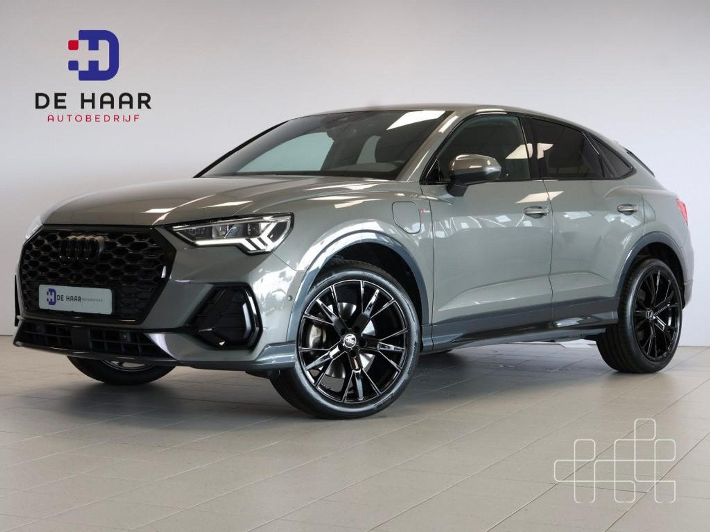 Audi Q3 45 TFSI e S Edition - 99,7 % SoH - Trekhaak - Stoelverwarming - ACC 2024 - voorkant