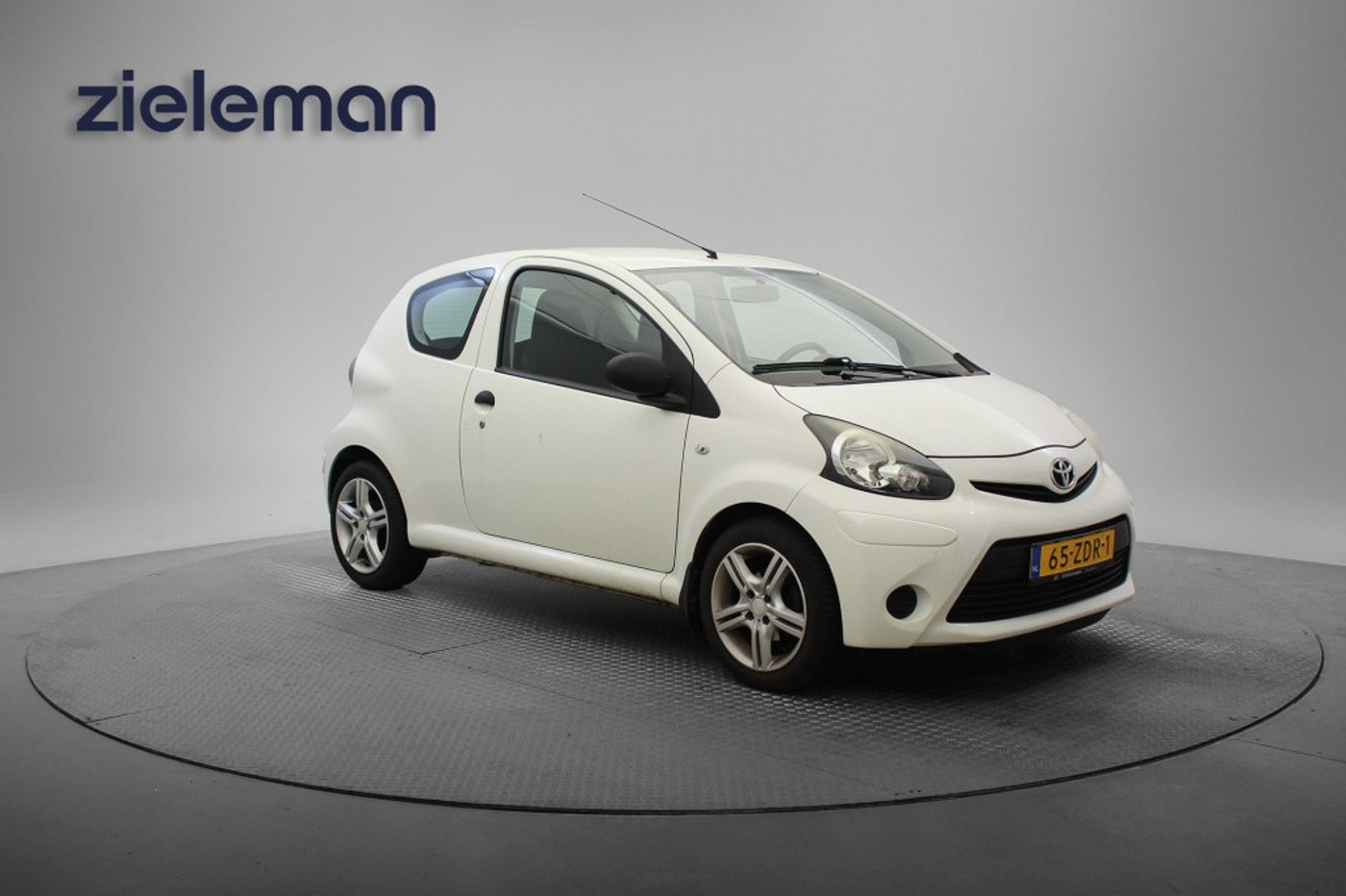 Toyota Toyota Aygo 1.0 VVT-i Access 2013 - voorkant
