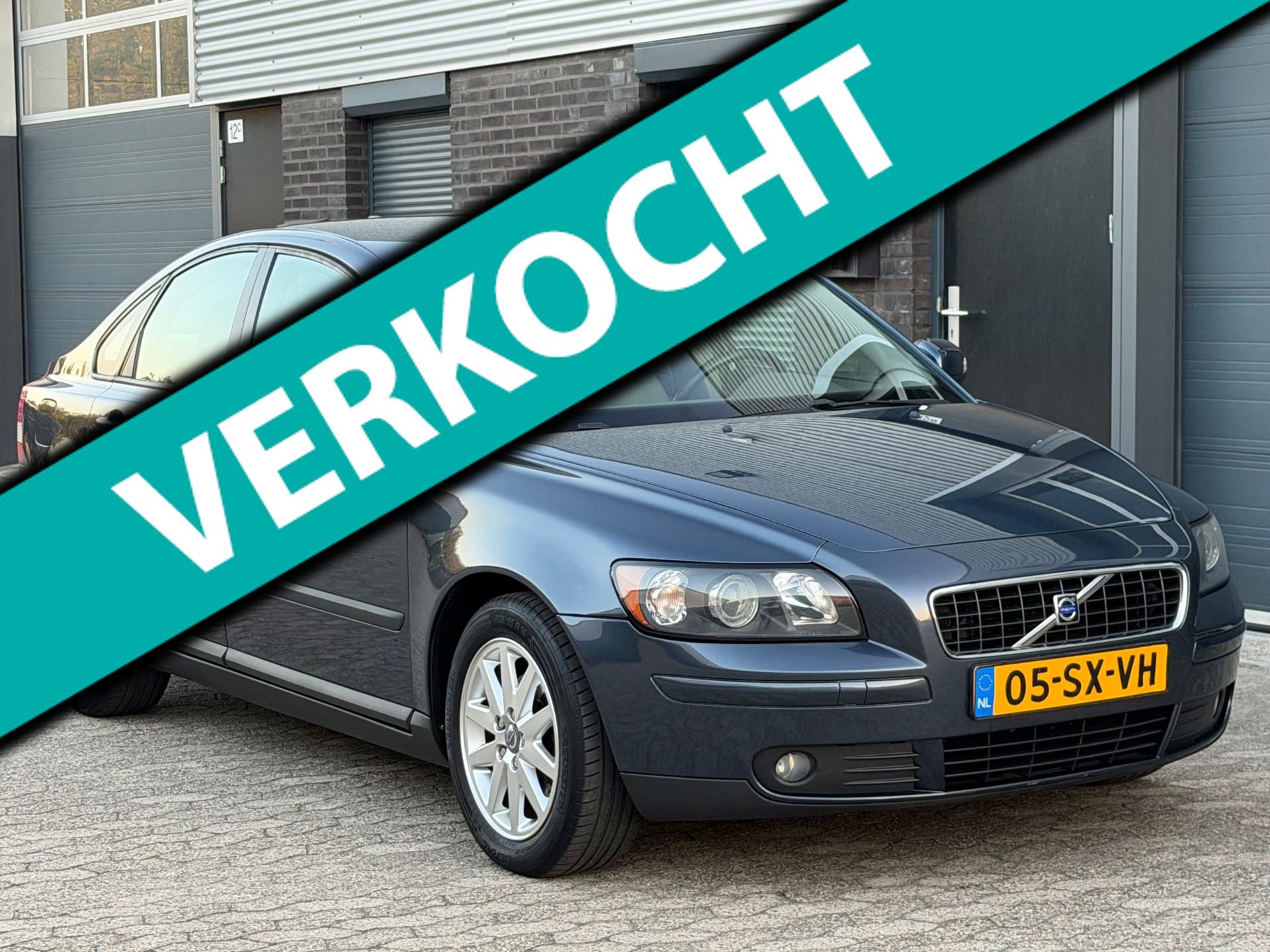 Volvo S40 1.8 Edition I AIRCO/CRUISE/BOEKJES/NIEUW APK 2006 - voorkant