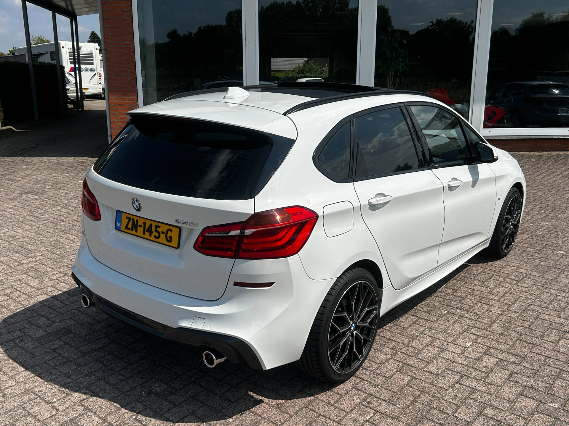 Foto van BMW 220i Active Tourer