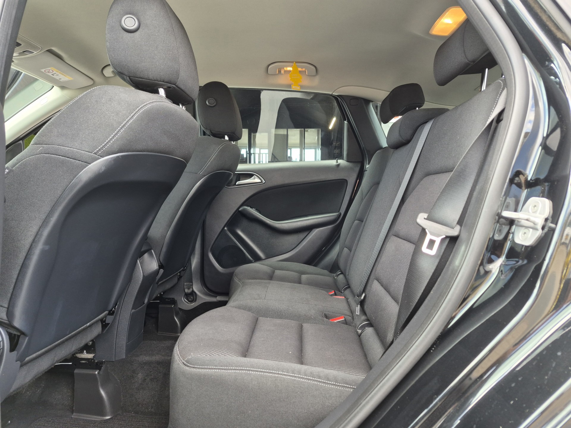 Foto van Mercedes-Benz B 180