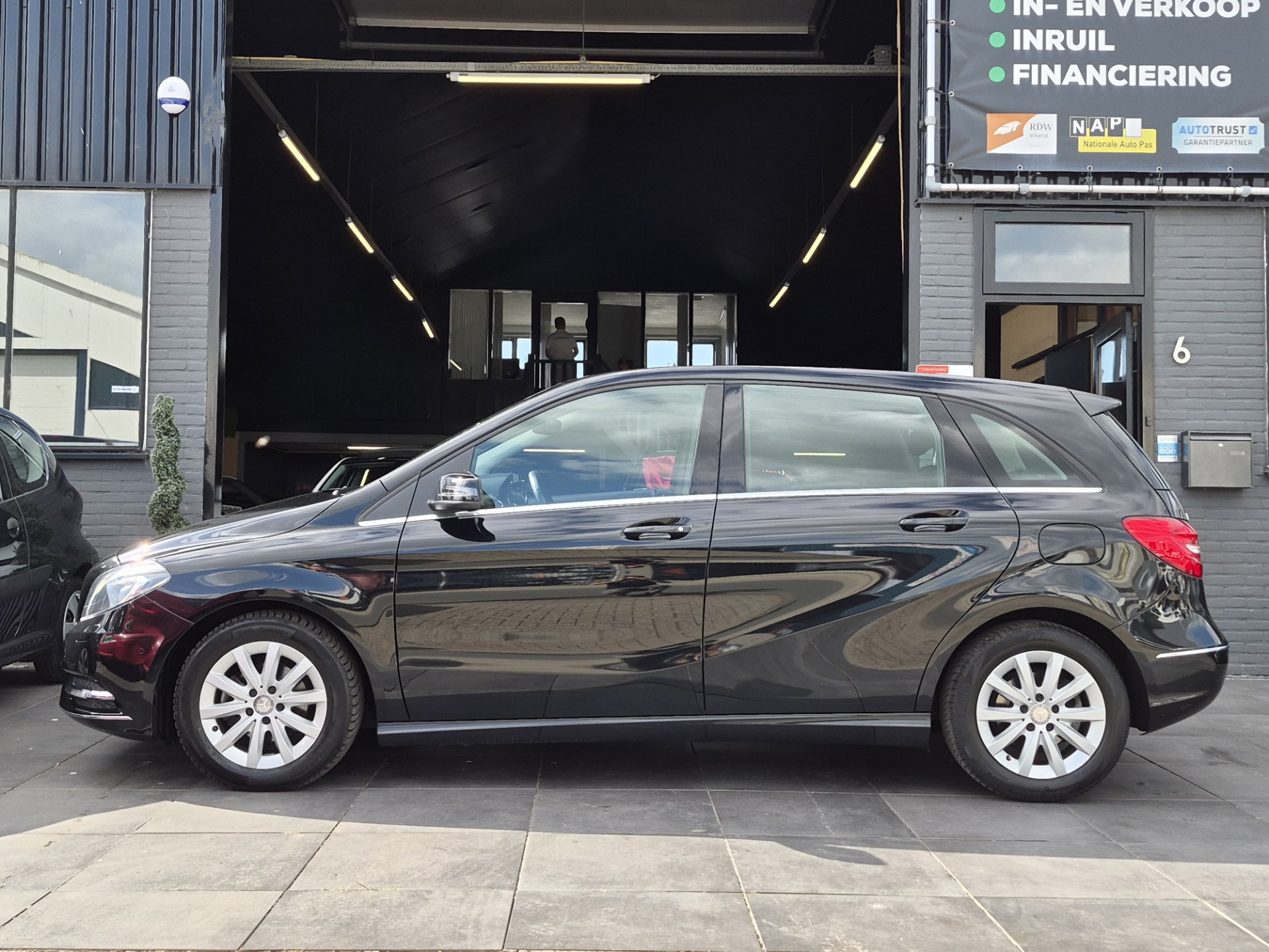 Foto van Mercedes-Benz B 180