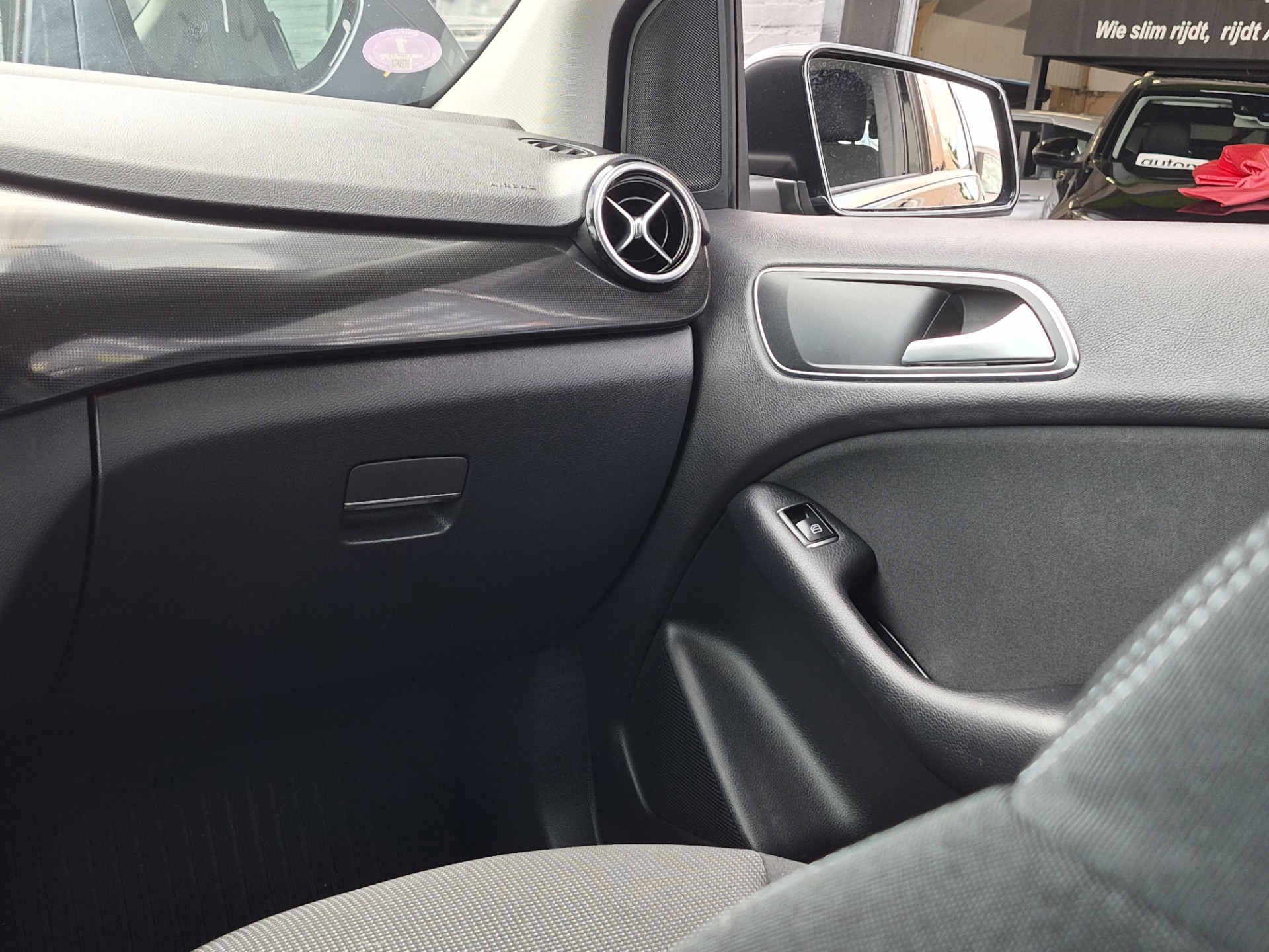 Foto van Mercedes-Benz B 180