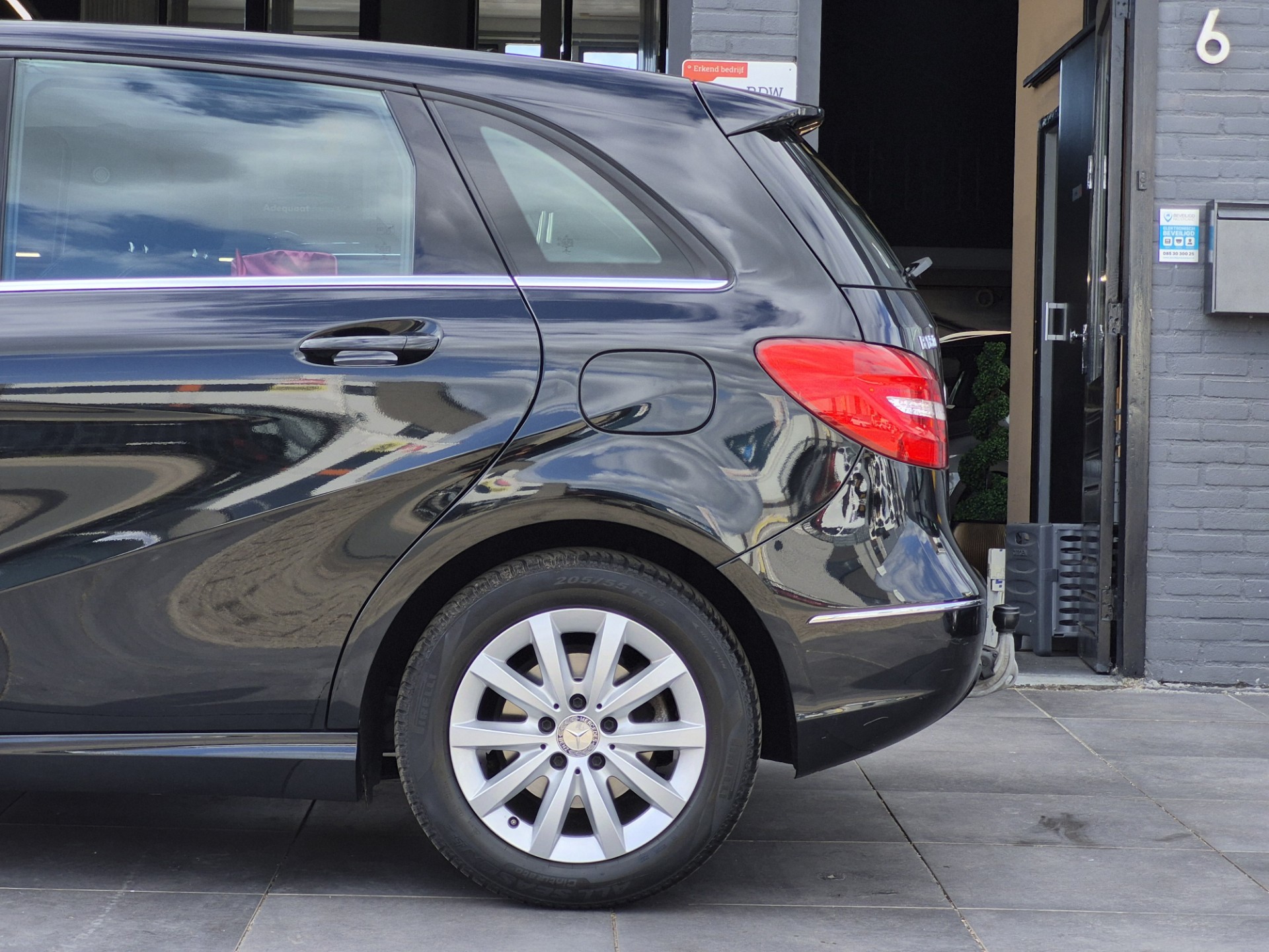 Foto van Mercedes-Benz B 180