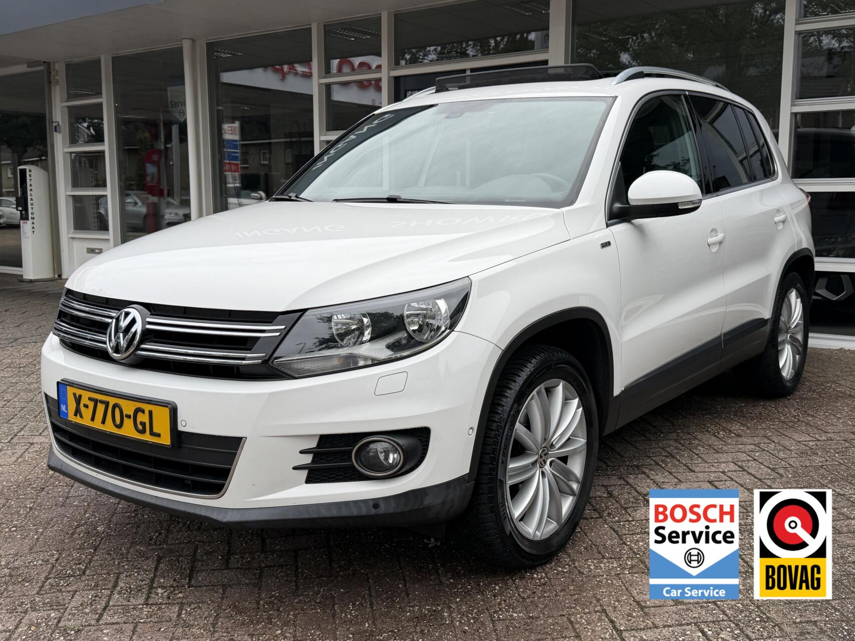 Volkswagen Tiguan 1.4 TSI Life, Panodak, Navi, Pdc, Trekhaak.. 2014 - voorkant
