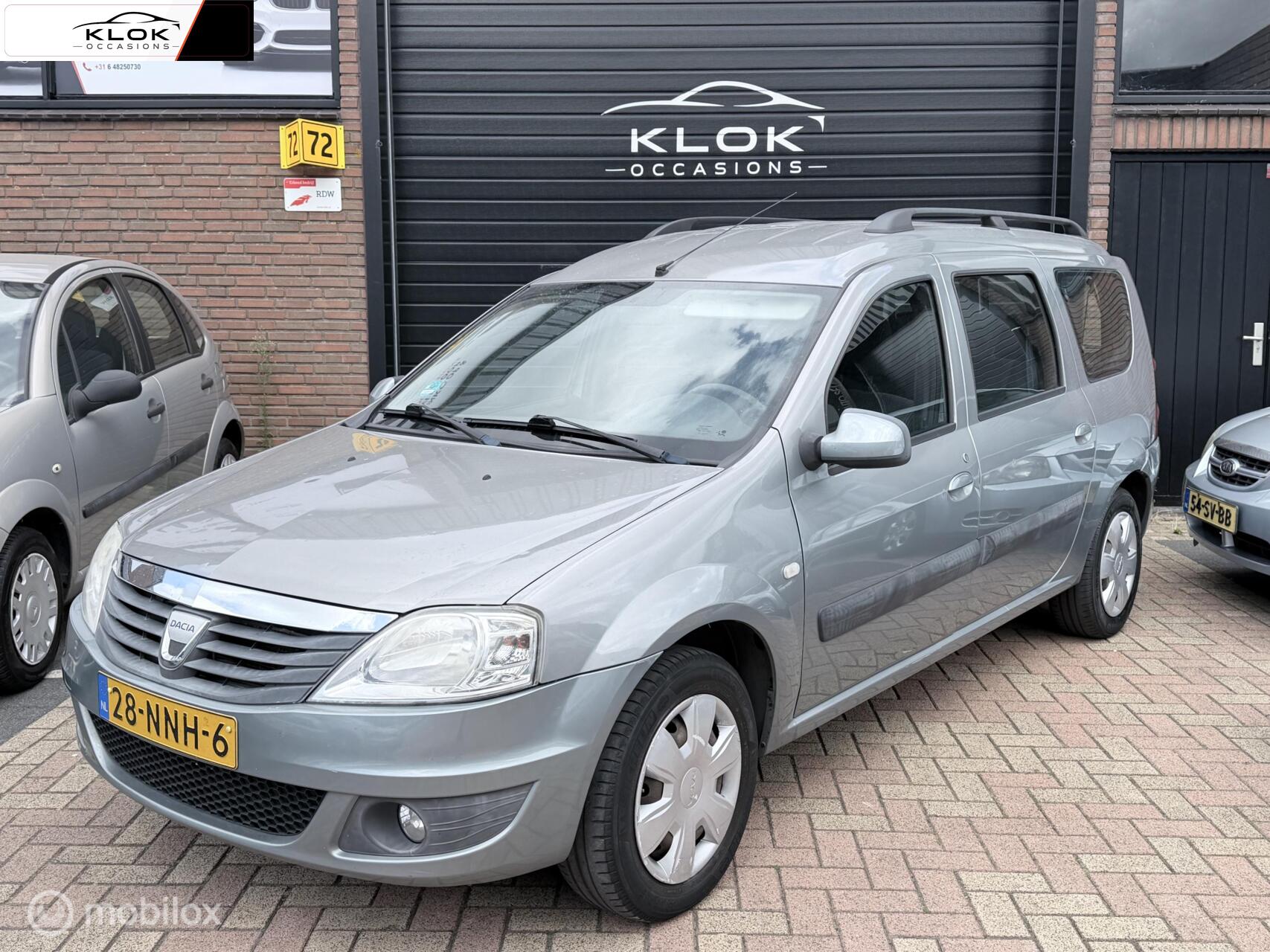 Dacia Logan 1.6-16V Lauréate 7p. NAP Airco Trekhaak 2010 - voorkant