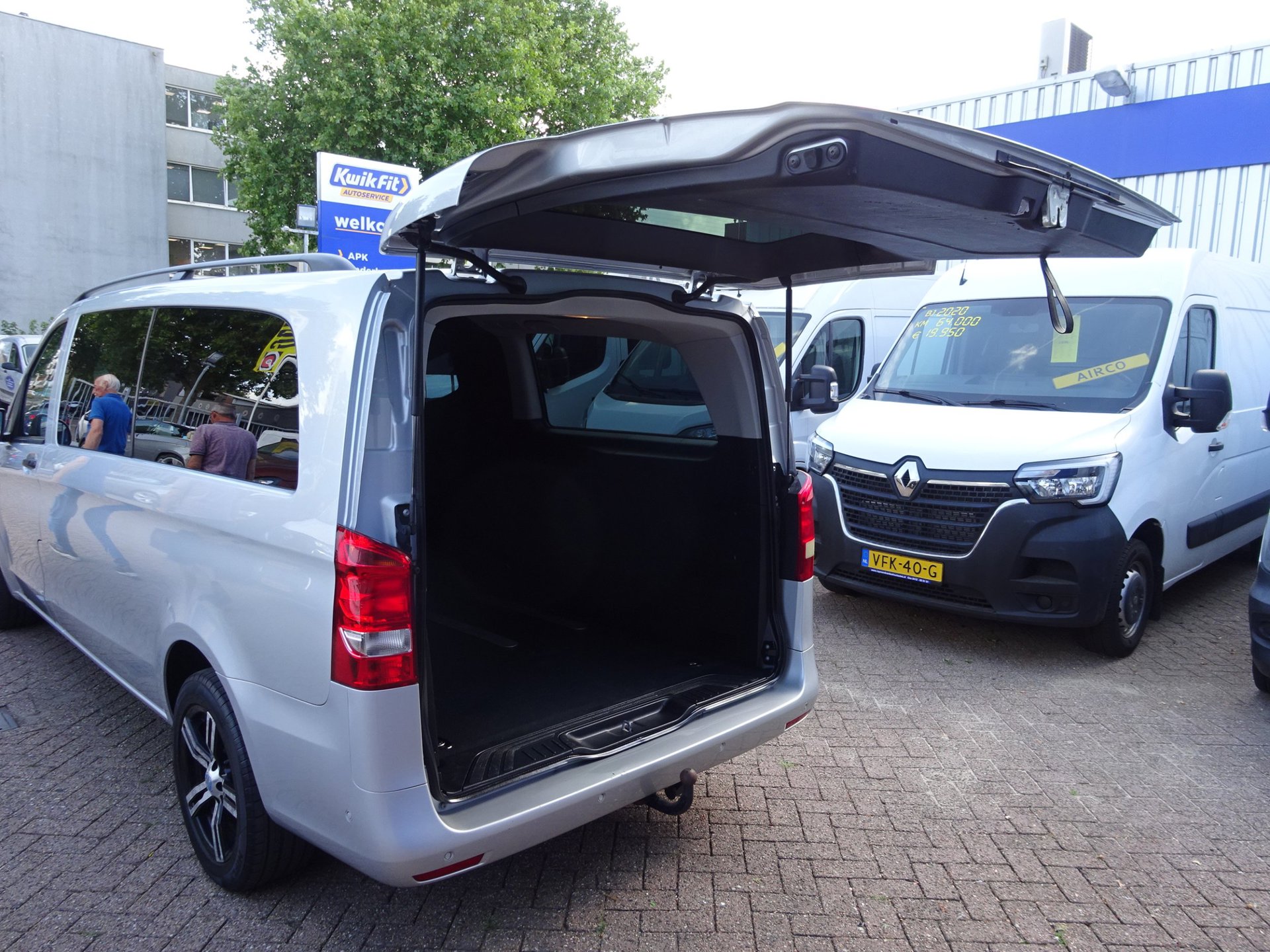 Foto van Mercedes-Benz Vito Tourer
