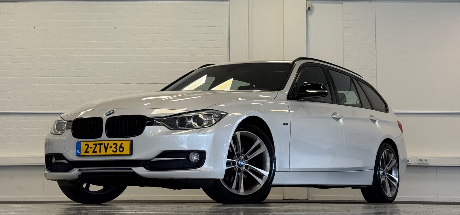 BMW 316d 316d High Executive Lerenbekleding Trekhaak Elek. klep Xenon LED 2015 - voorkant
