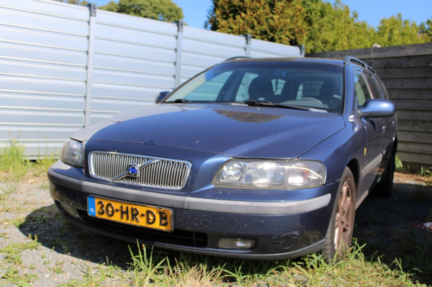 Volvo V70 2.4 140pk Comfort Line automaat ECC/cruise meeneemprijs 2001 - voorkant