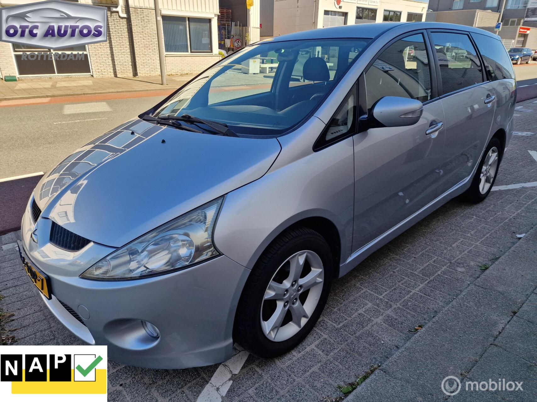 Mitsubishi Mitsubishi Grandis 2.4-16V Intense 2011 Trekhaak pas onderhoudsbeurt en APK gehad. 2011 - voorkant