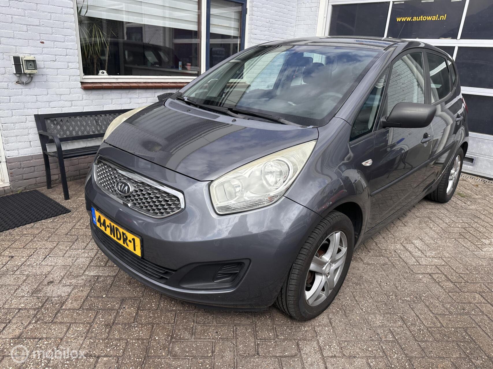 Kia Venga 1.4 CVVT X-tra 2010 - voorkant