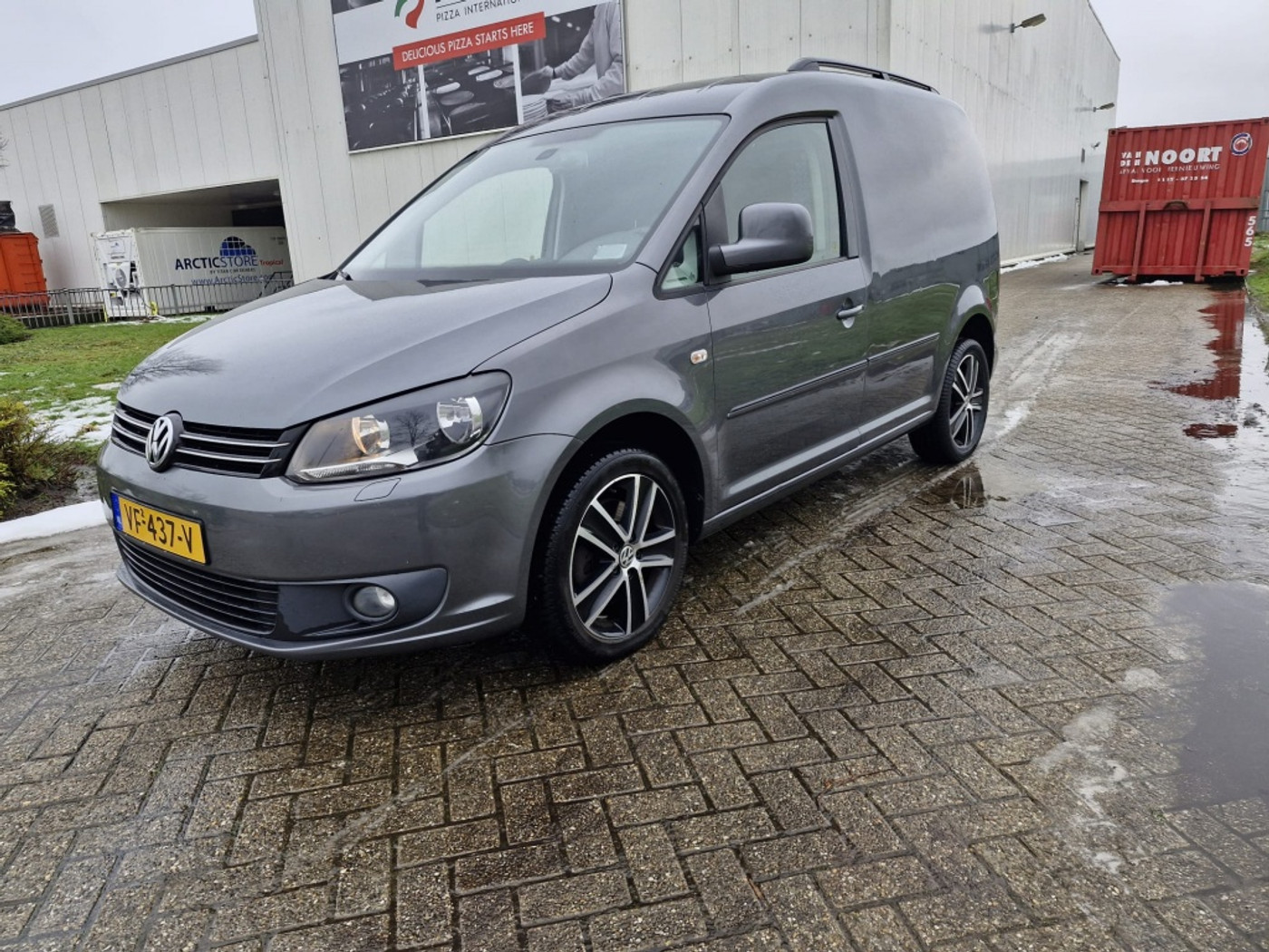 Volkswagen Caddy 2.0 TDI 30 Edition 2013 - voorkant