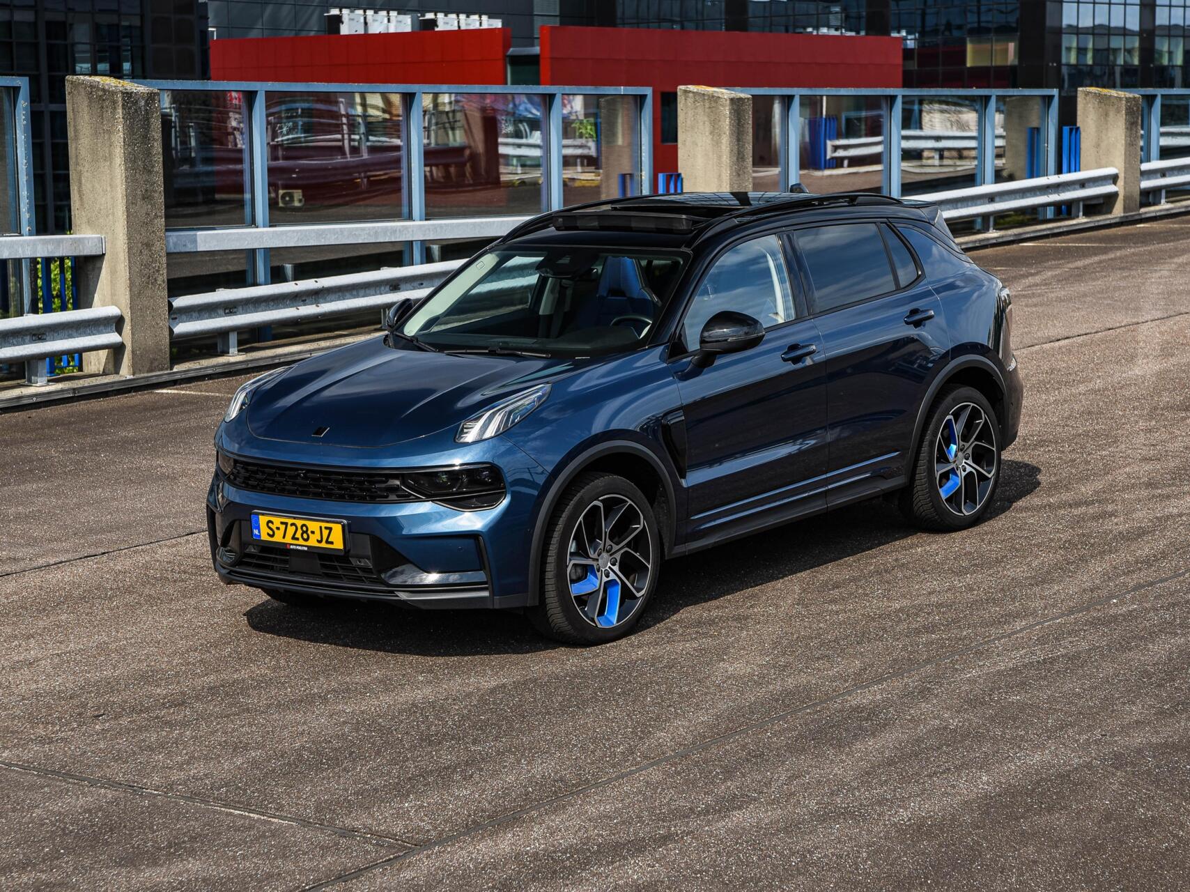 Foto van LYNK & Co 01