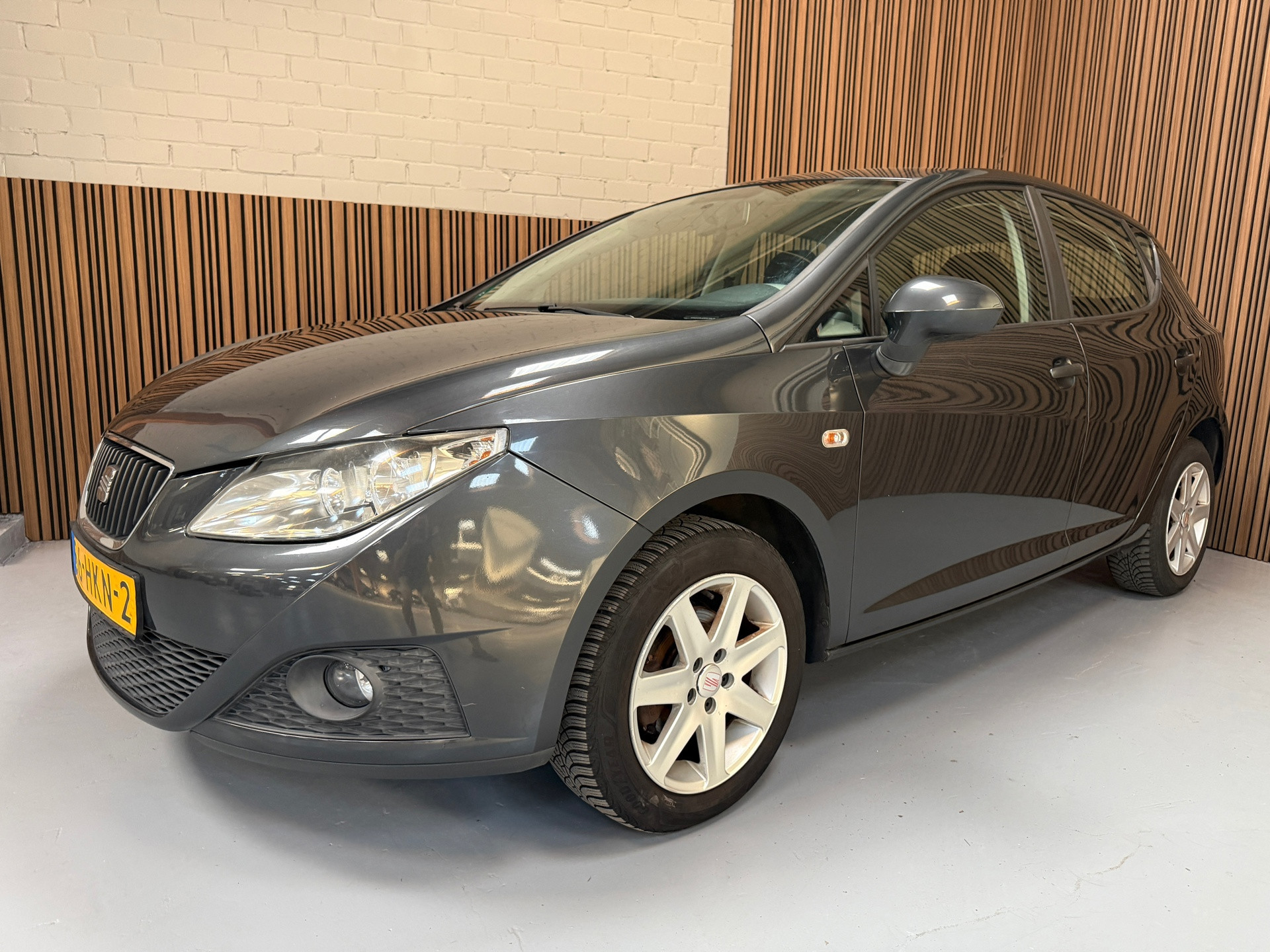 Seat Ibiza 1.6 Sport-up 5drs, rijdt en schakelt goed, met APK en trekhaak 2009 - voorkant