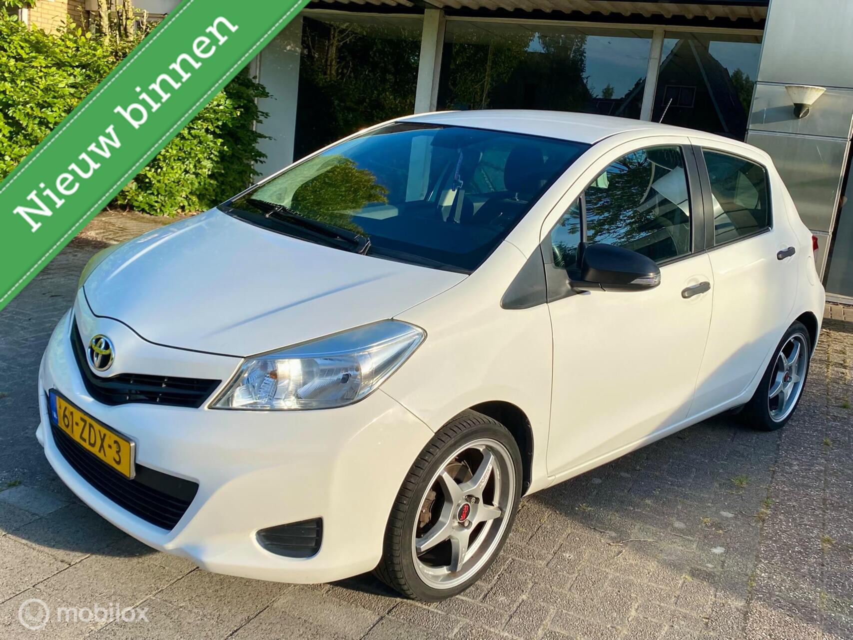 Toyota Toyota Yaris 1.0 VVT-i Comfort 2012 - voorkant