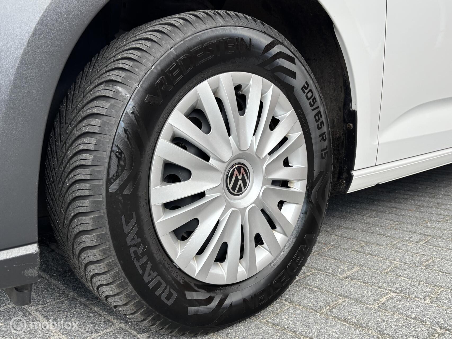 Foto van Volkswagen Caddy Modified Partition Wall