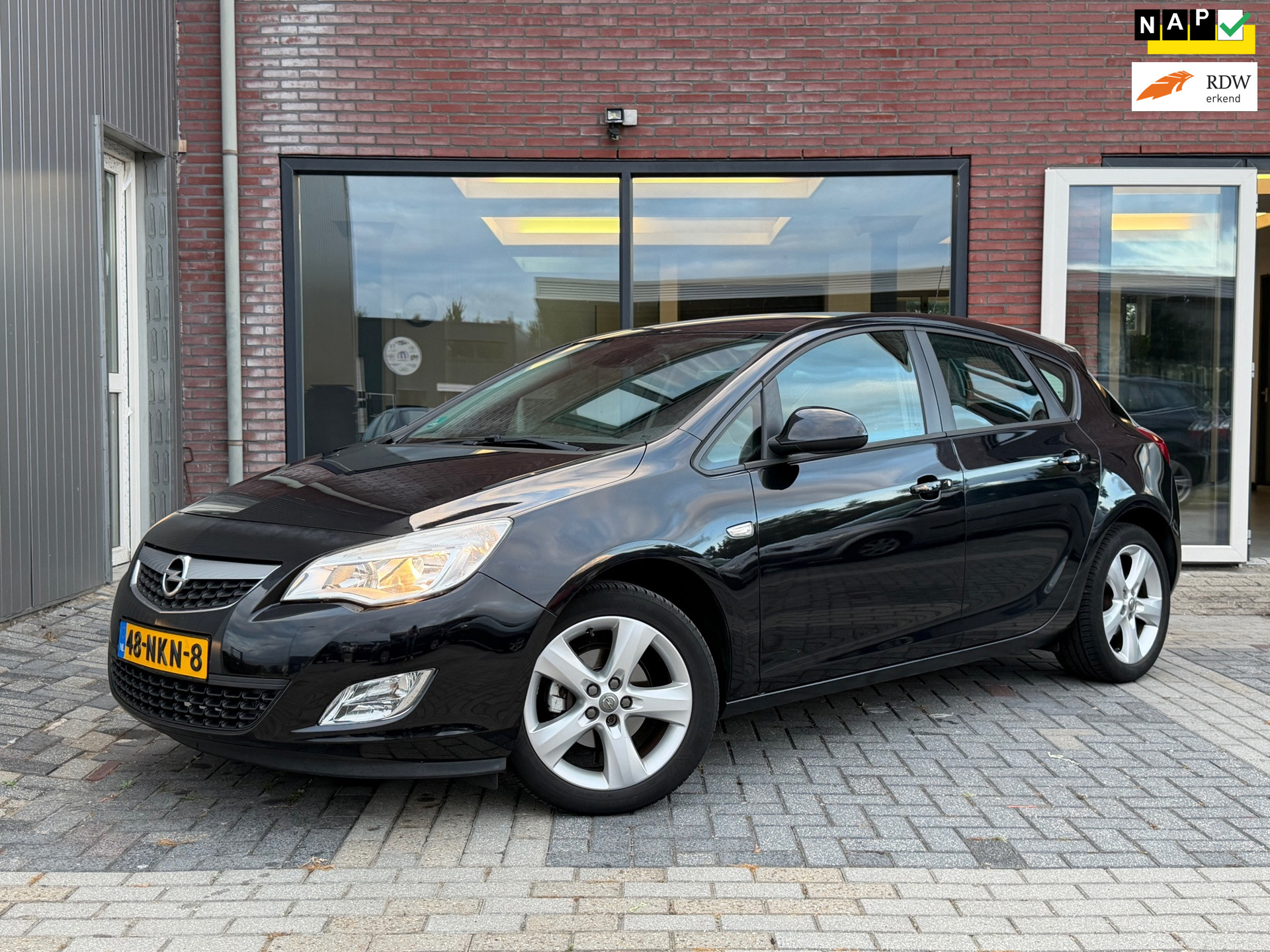 Opel Astra 1.4 Turbo Edition | 09-2027 APK | Trekhaak | Airco | Cruise |n 2010 - voorkant