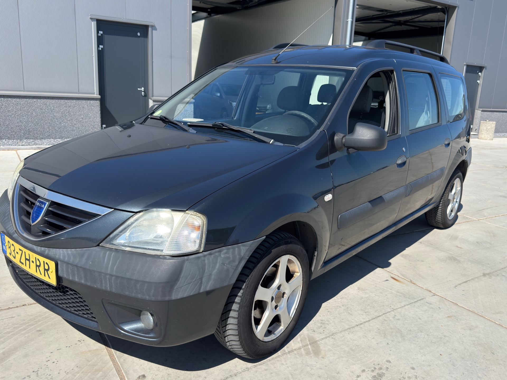 Dacia Logan 1.6-16V Lauréate airco 2008 - voorkant