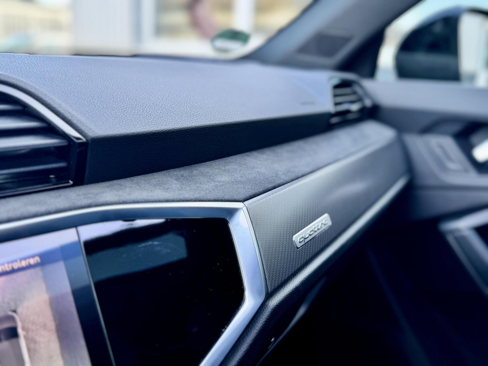 Foto van Audi RS Q3 Sportback