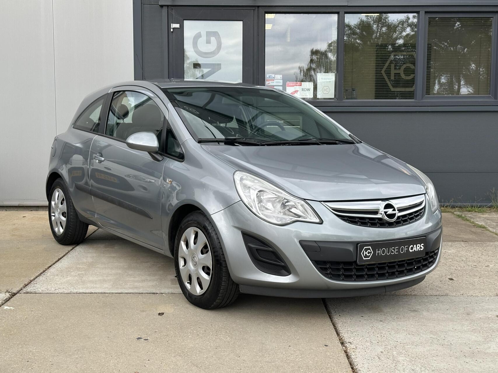 Opel Corsa 1.2 16V Edition Automaat Airco Dealer Onderhouden 2011 - voorkant