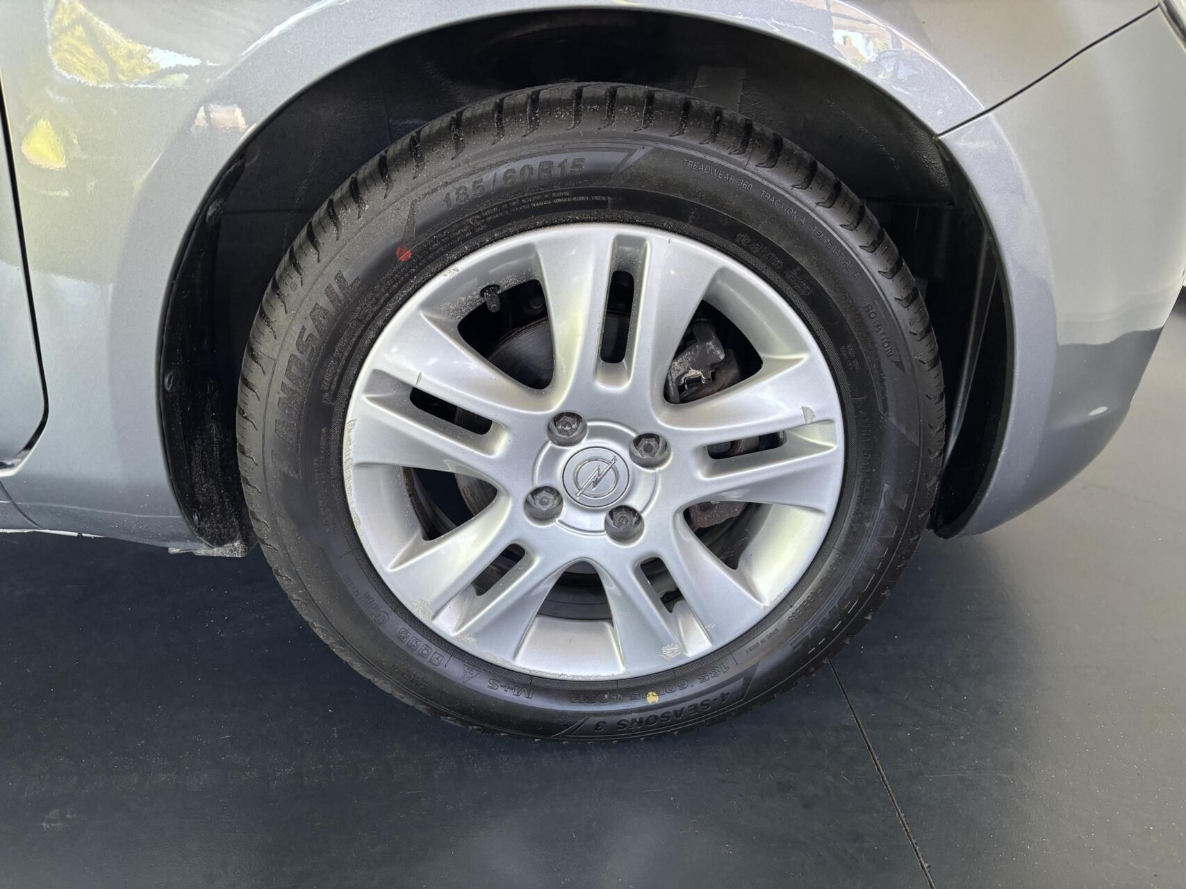 Foto van Opel Agila