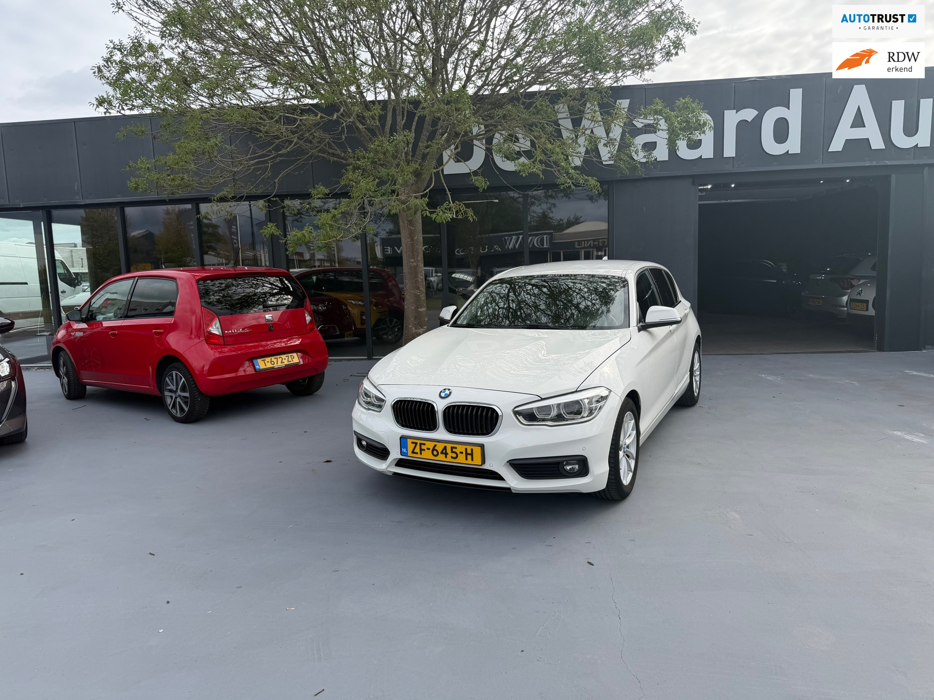 BMW 118i 118i Centennial High Executive/ airco/cruise/PDC voor en achter/12 maanden garantie 2017 - voorkant