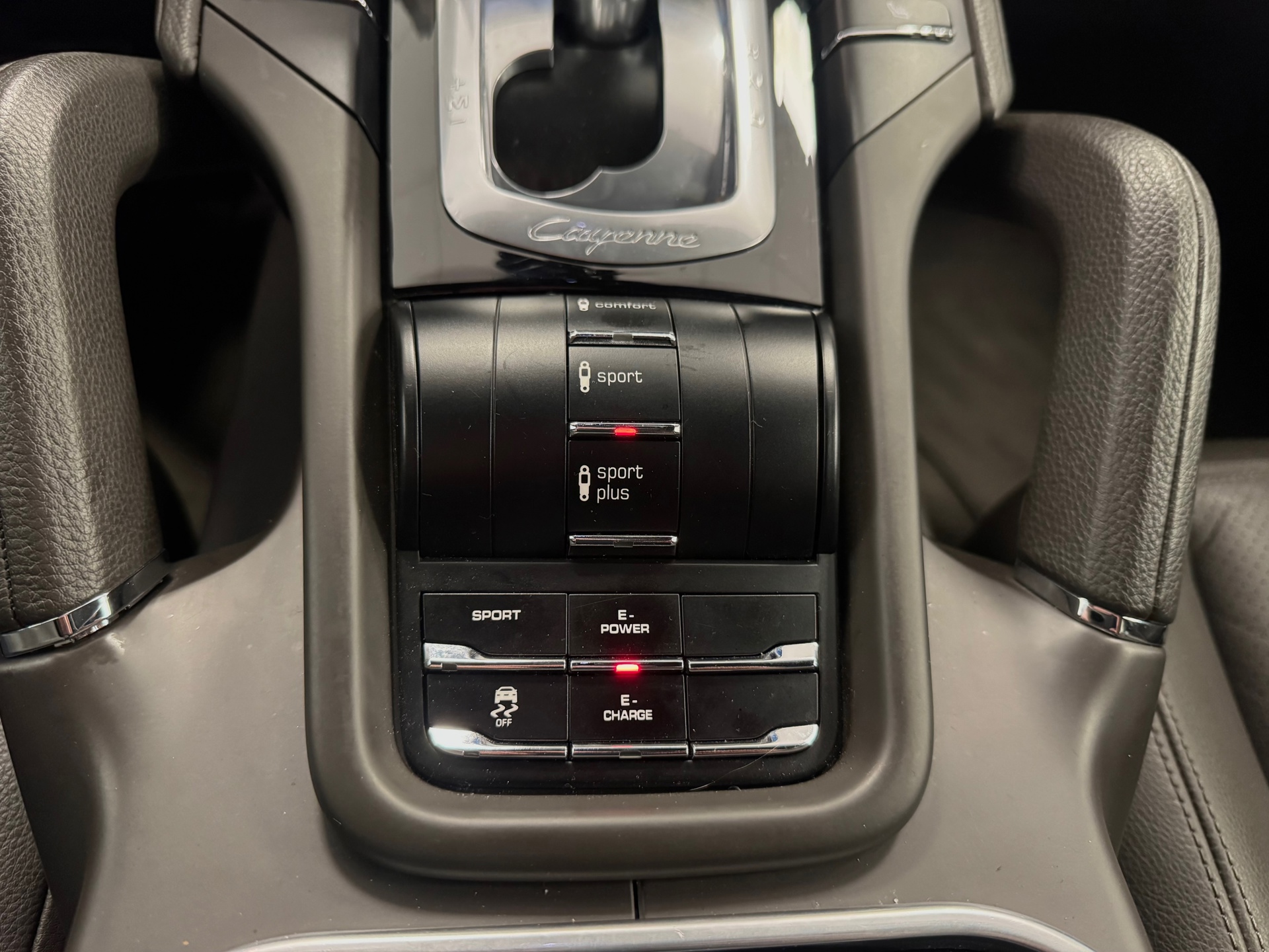 Foto van Porsche Cayenne S Hybrid