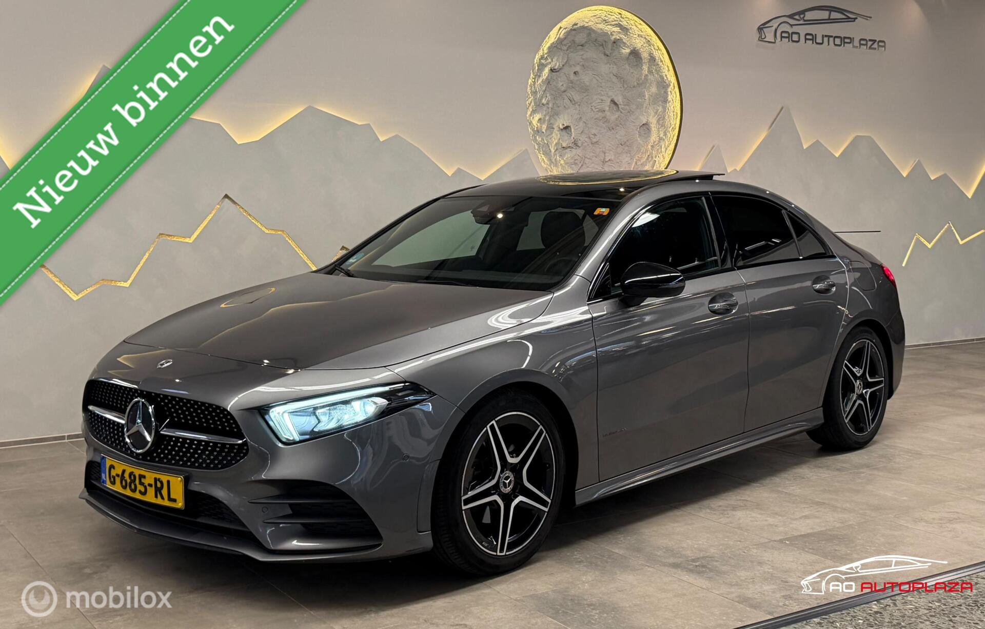 Mercedes-Benz A 180 180 AMG Limousine Panorama/Camera/Night pakket 2019 - voorkant