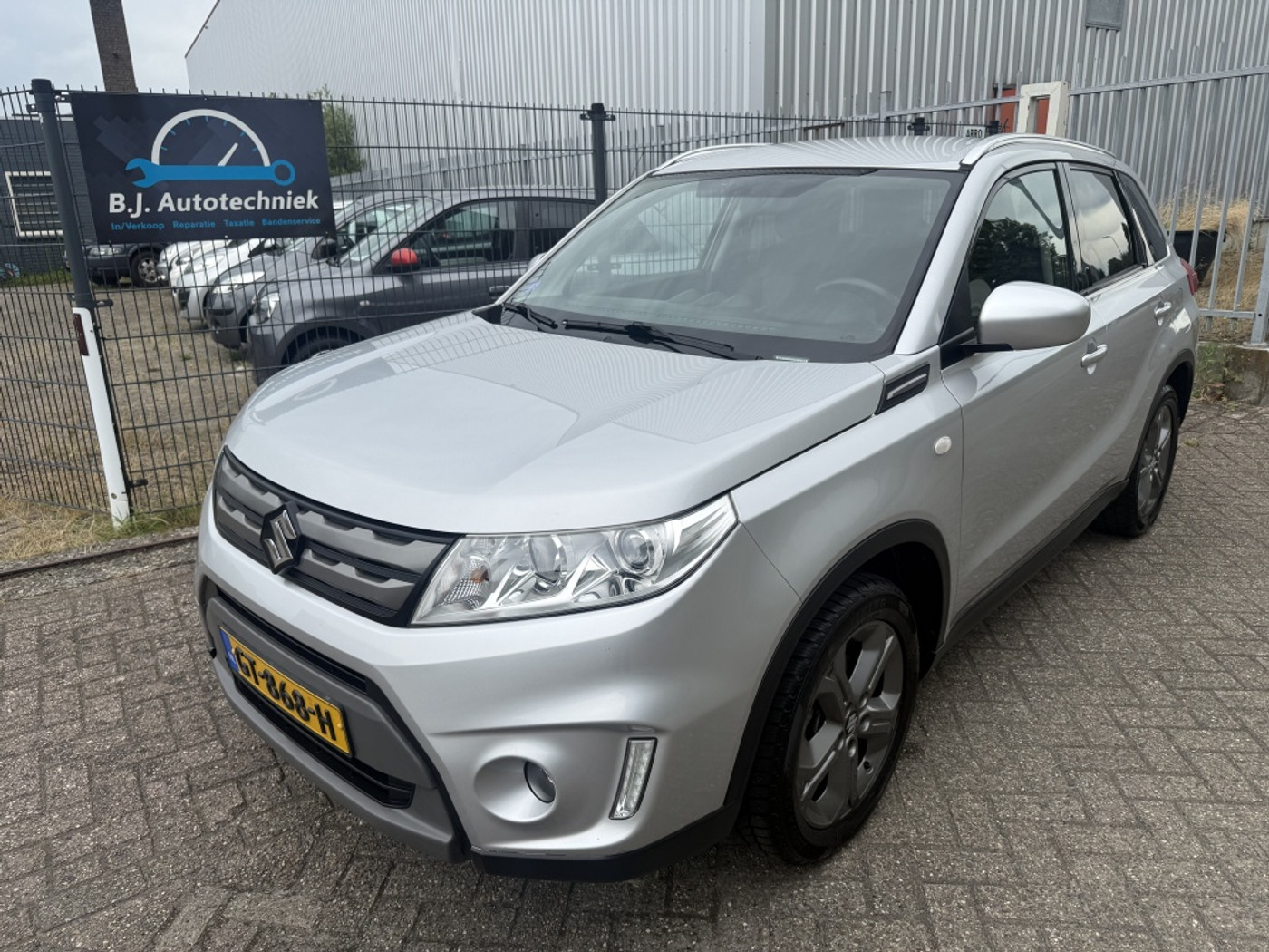 Suzuki Vitara 1.6 Exclusive Automaat in IZGST !! 2015 - voorkant
