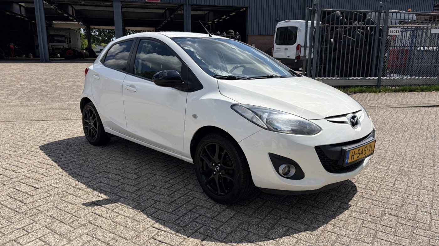 Mazda Mazda 2 1.3 TS Plus I AIRCO I ALL WEATHER BANDEN 2013 - voorkant