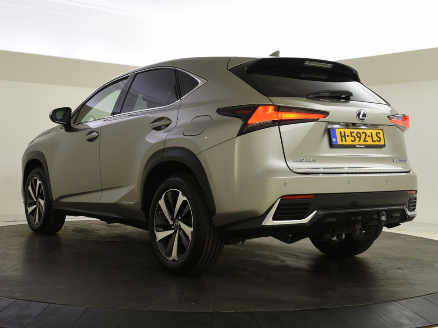 Foto van Lexus Lexus Nx300h