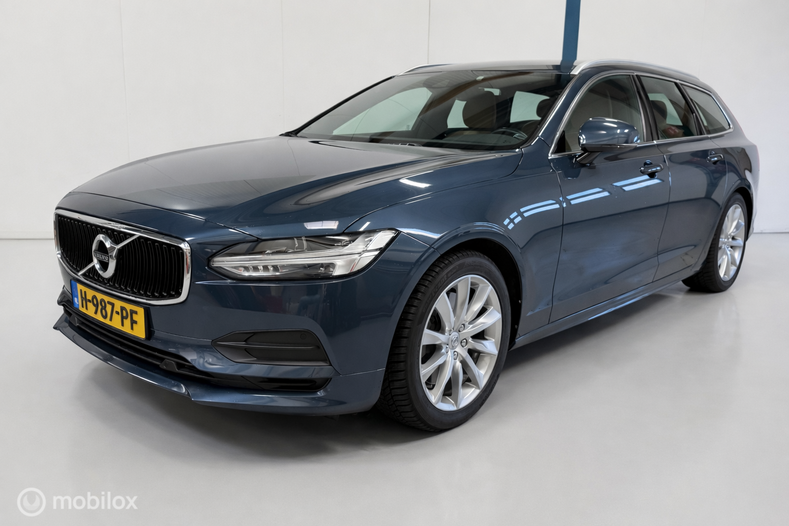 Volvo V90 2.0 T4 Momentum Pro LEER/CARPLAY/TREKHAAK 2020 - voorkant