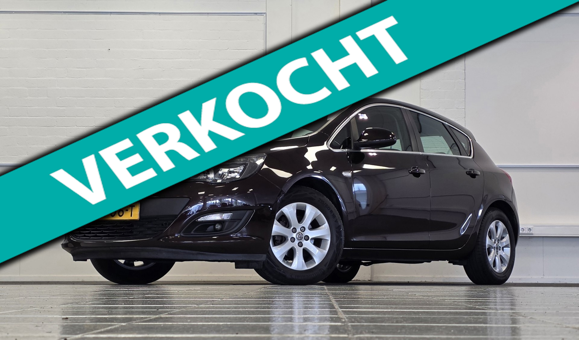Opel Astra 1.4 Turbo Blitz 1e Eigenaar 100% Onderhouden Trekhaak Navi 2015 - voorkant