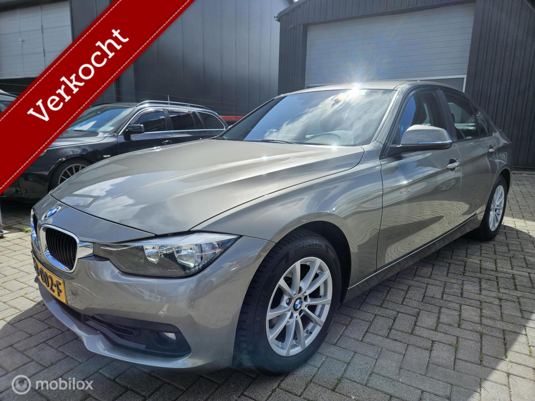 BMW 318i 318i Essential AIRCO/CRUISE CONTROL/NAVI APK 05/2027 2015 - voorkant