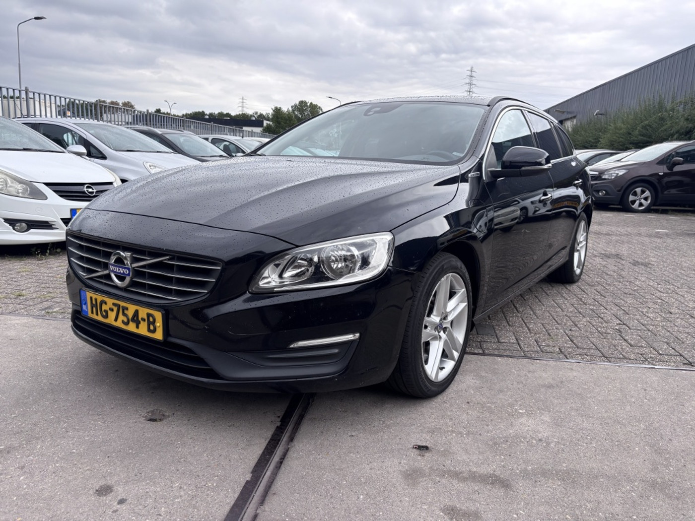 Volvo V60 Twin Engine 2.4 D6 Tw.En. Mom.AUTOMAAT! 2015 - voorkant