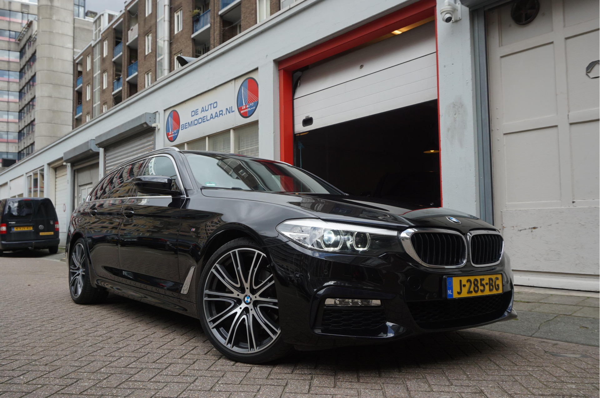 BMW 520i 520i High Executive M-SPORT | 20inch | Electrische sportzetels | Volledig onderhouden | 2017 - voorkant