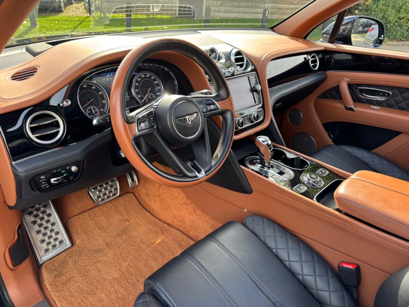 Foto van Bentley Bentayga W12