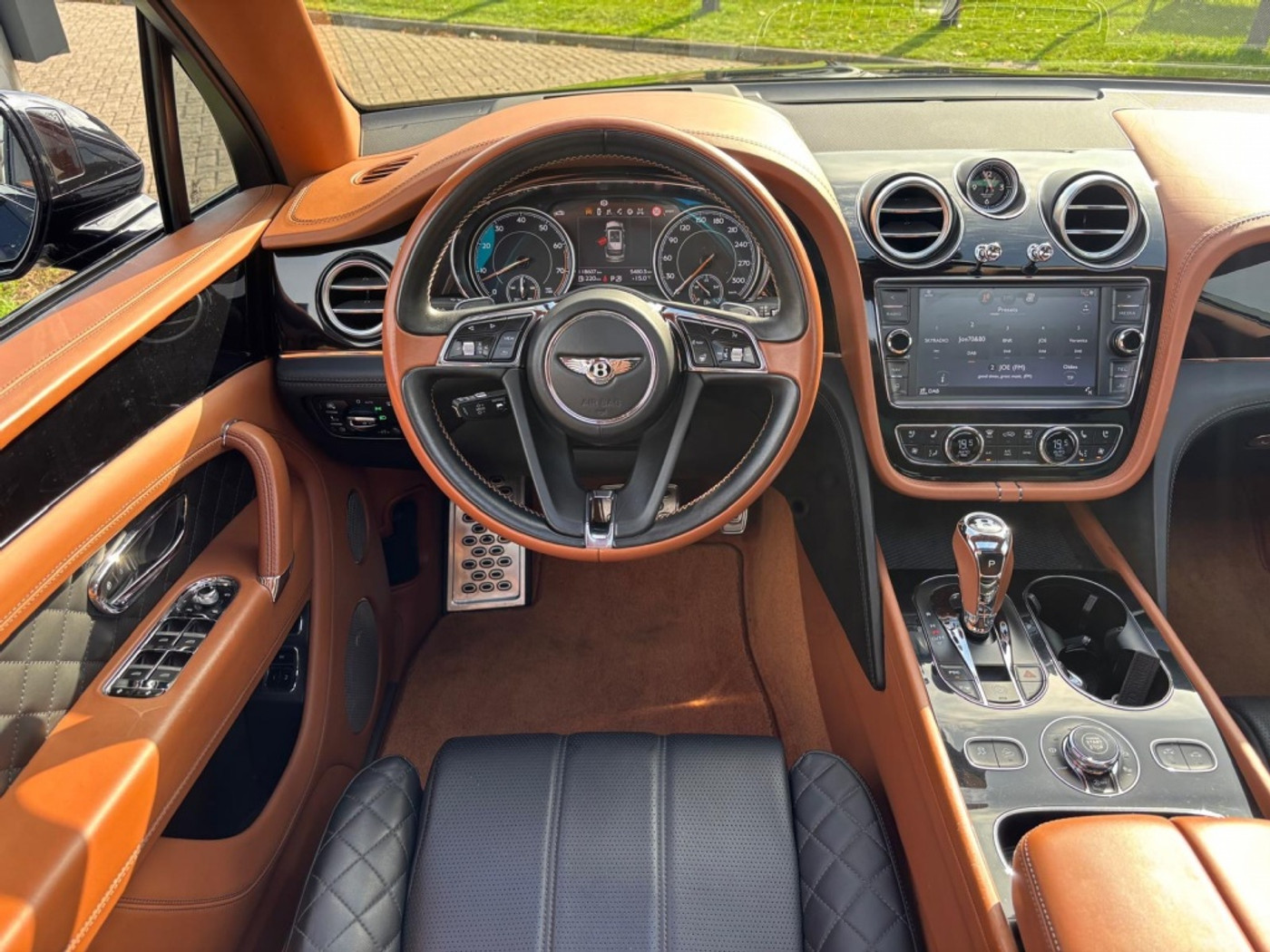 Foto van Bentley Bentayga W12