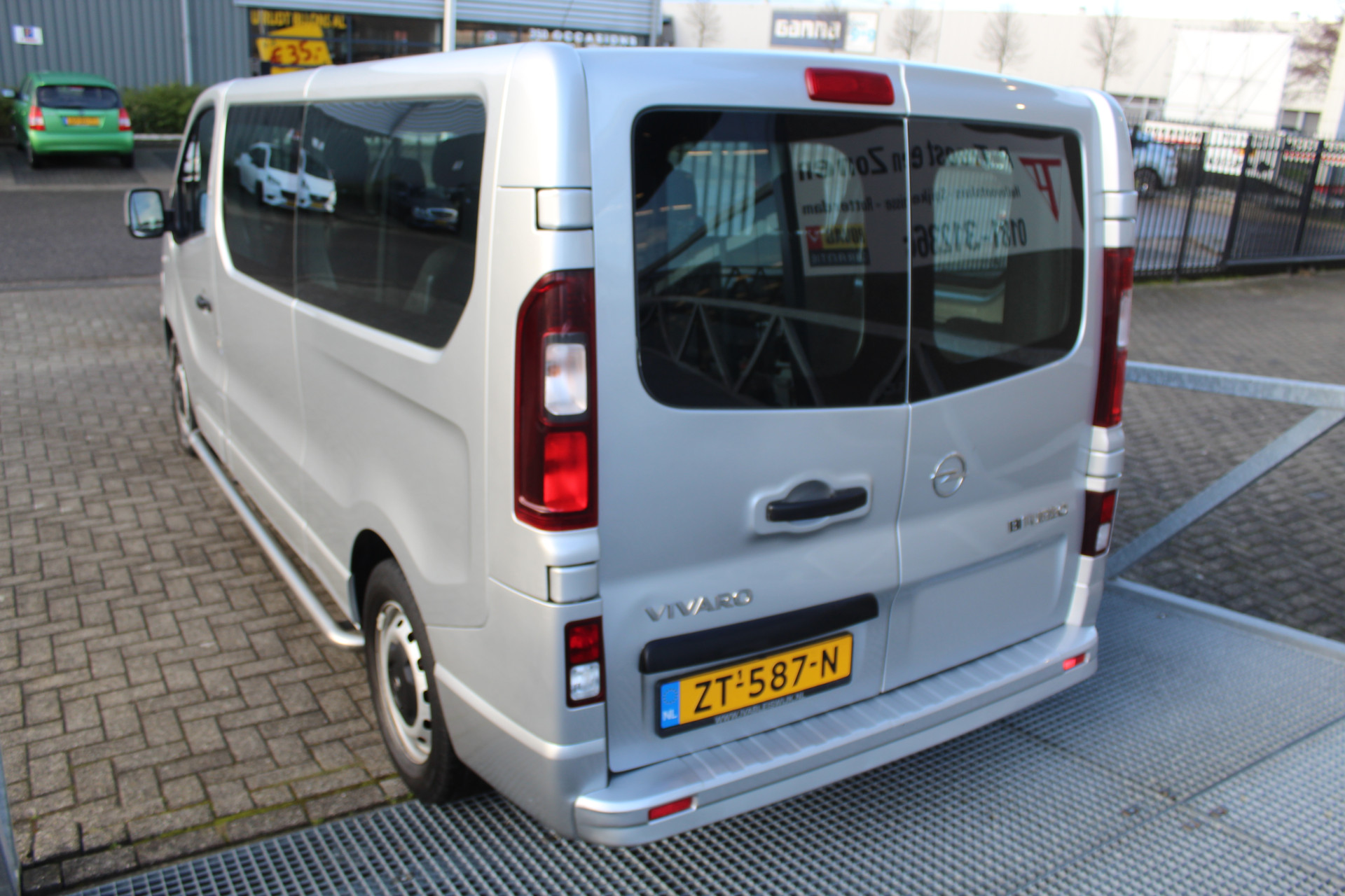 Foto van Opel Vivaro-b