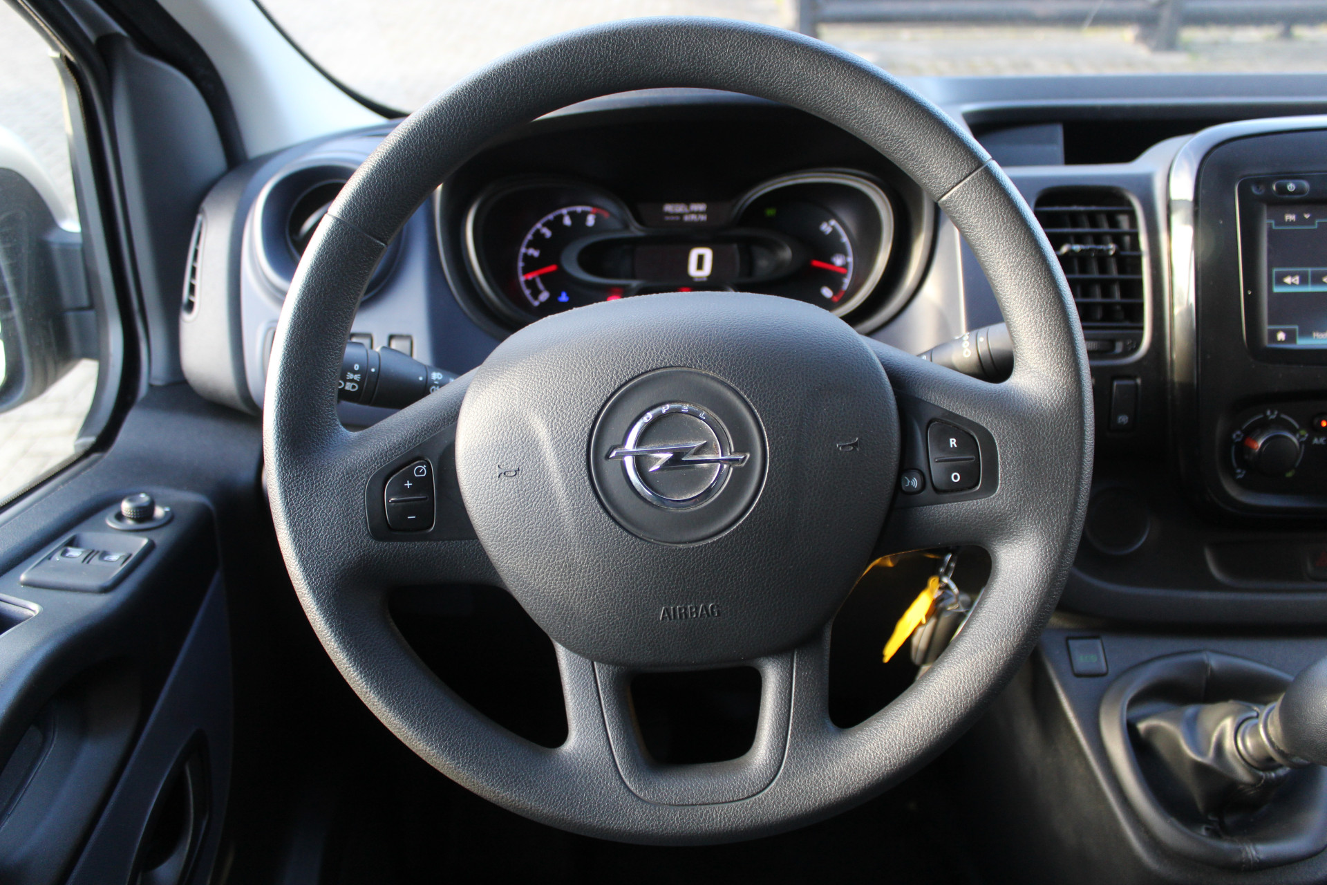 Foto van Opel Vivaro-b