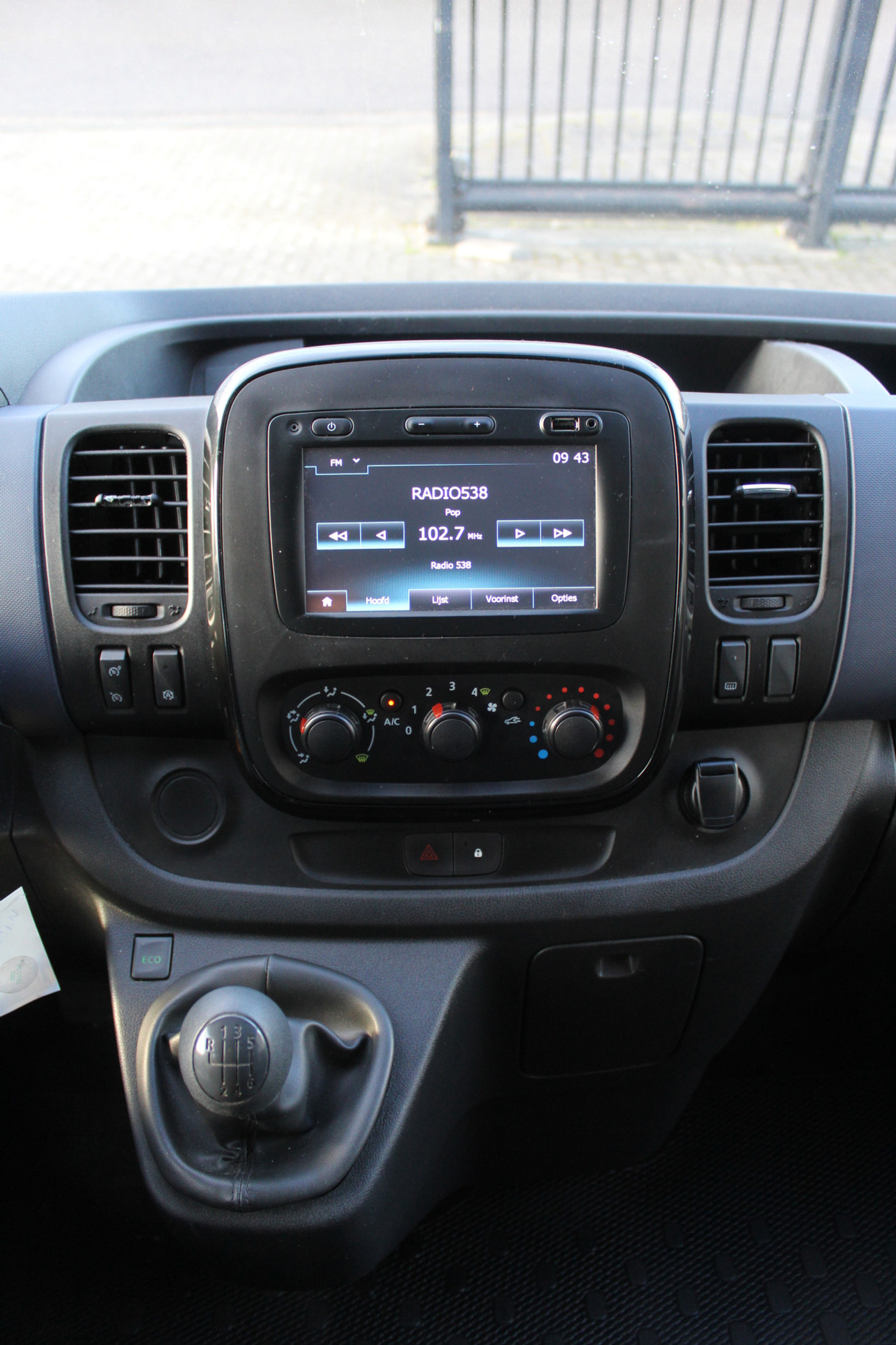 Foto van Opel Vivaro-b