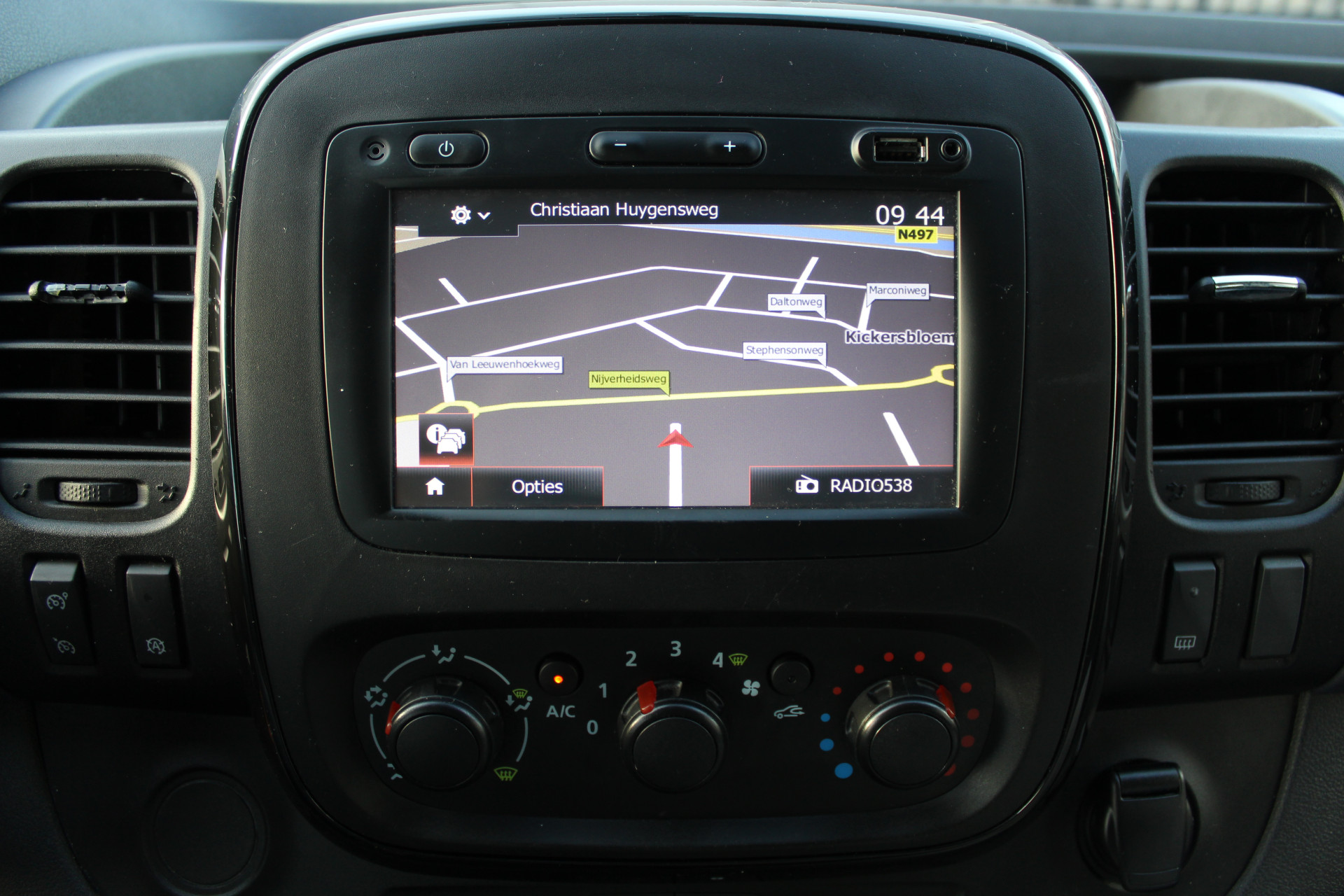 Foto van Opel Vivaro-b