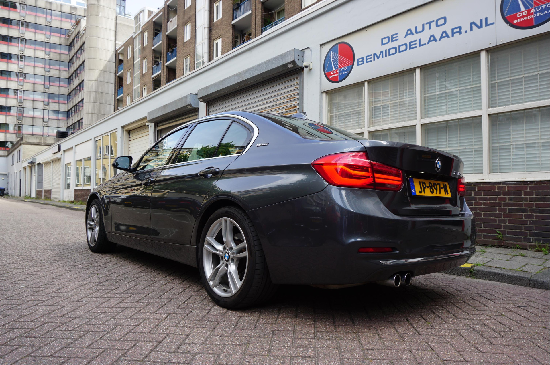 Foto van BMW 330e