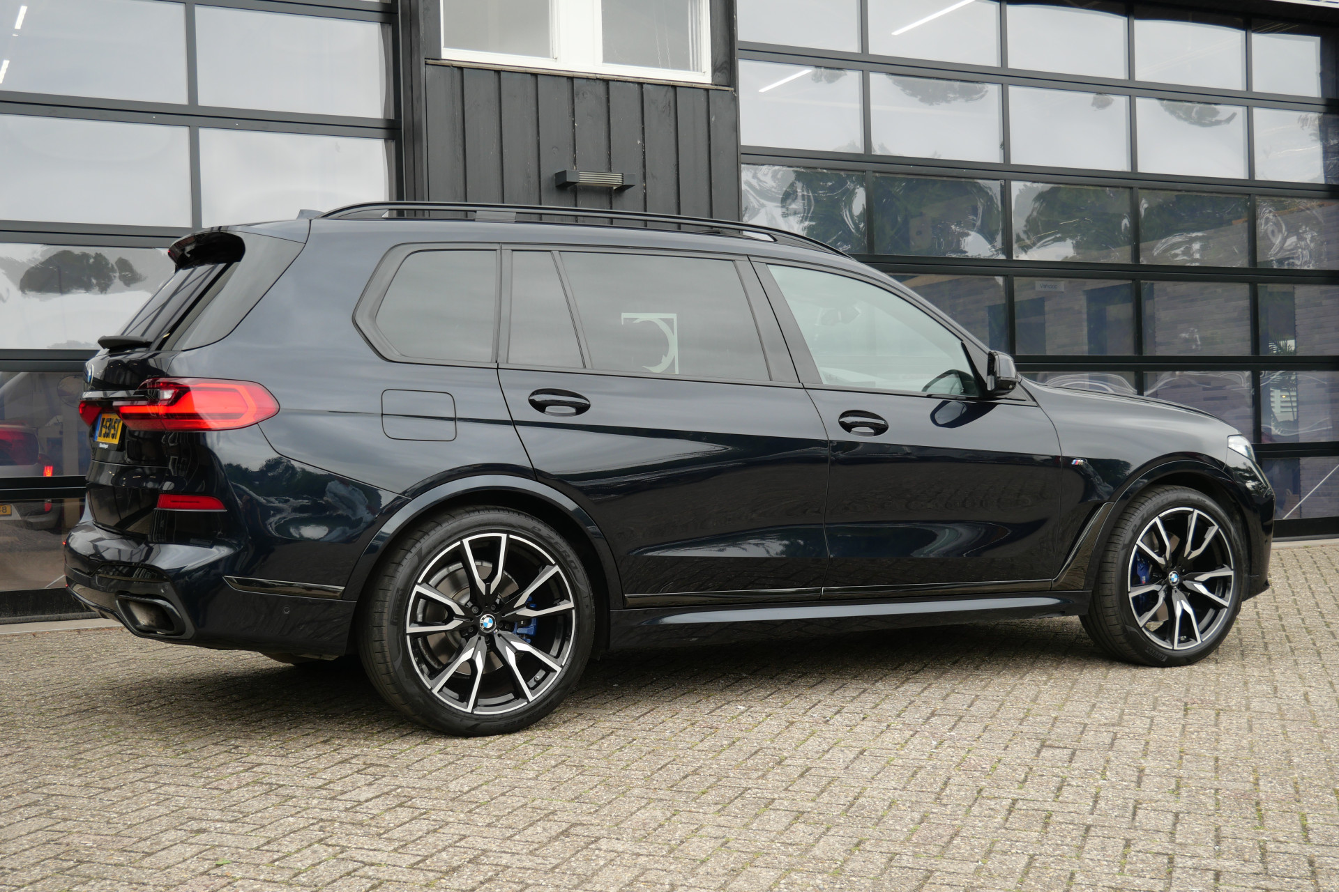 Foto van BMW X7 M50d