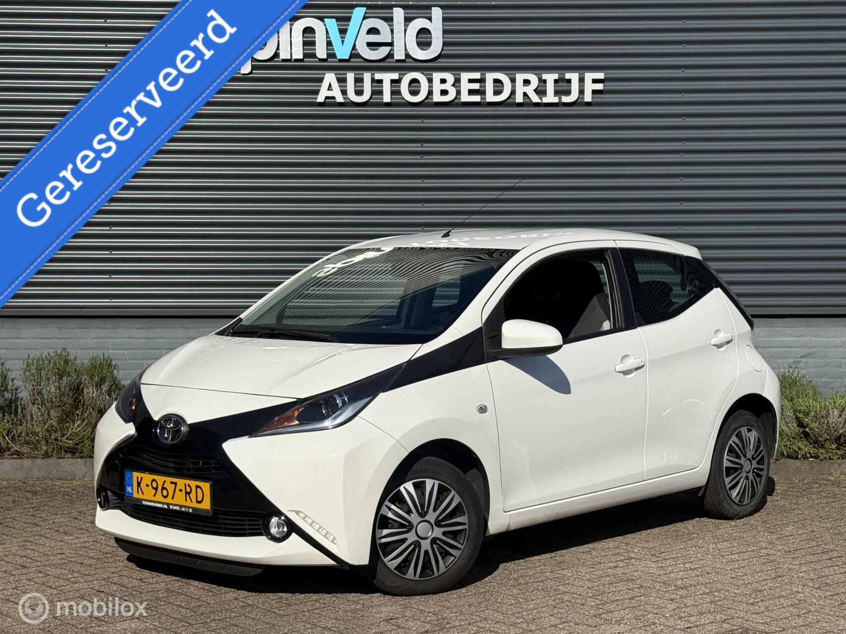 Toyota Toyota Aygo 1.0 VVT-i x-play - Multimedia - Camera - Cruise Control - 2015 - voorkant