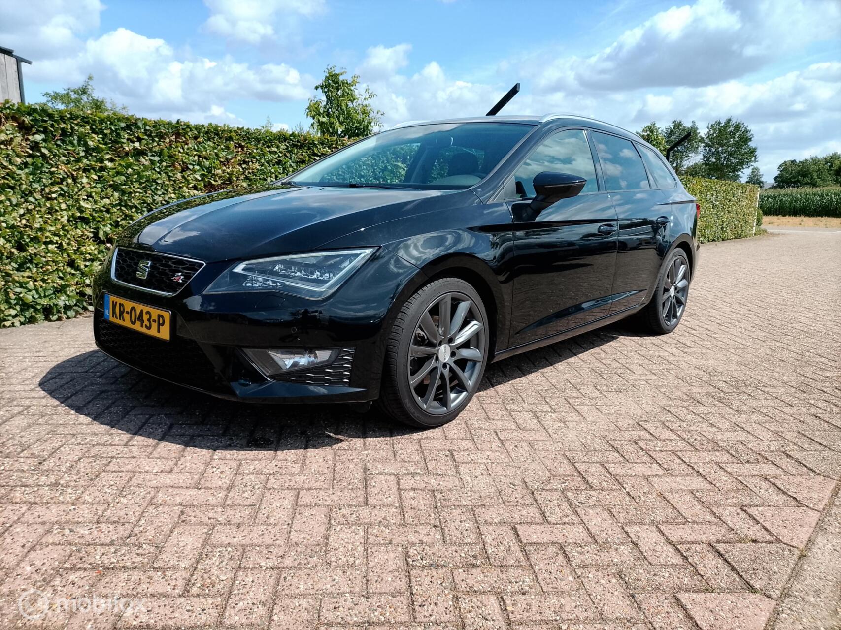 Seat Leon ST 1.4 EcoTSI FR Connect 150pk trekhaak, stoelverw 2016 - voorkant